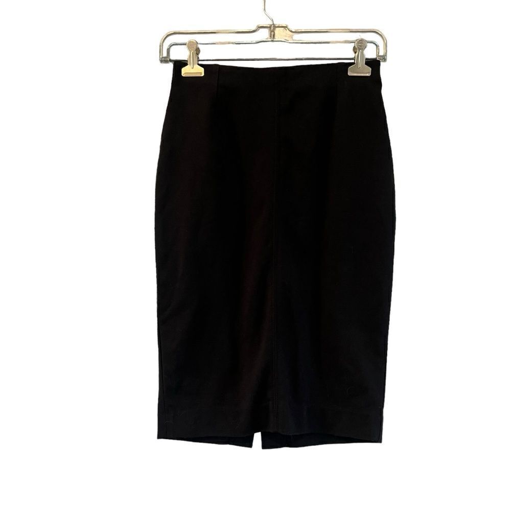 Uniqlo black pencil skirt. Size xs